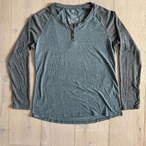 KUHL Women’s Henley shirt, size small.